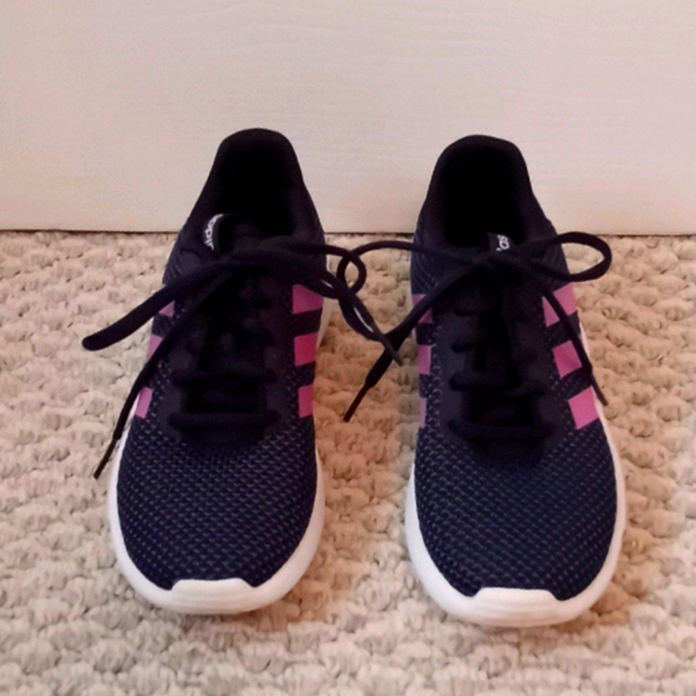 Unisex Adidas running shoes in size 13.5